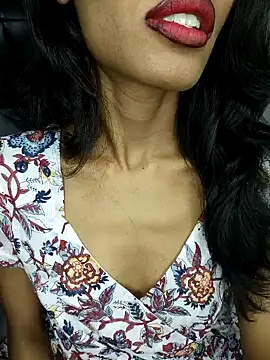 Snapshot of glam_goddess chatting on January 8, 10:37 pm glam goddess online show from January 8, 10:37 pm