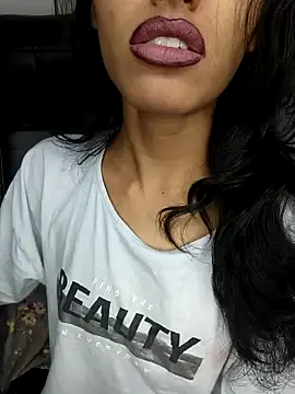 Snapshot of glam_goddess chatting on January 10, 2:04 am glam goddess online show from January 10, 2:04 am