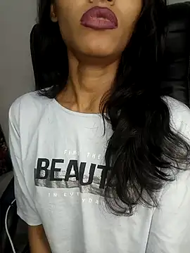 Snapshot of glam_goddess chatting on January 10, 5:05 am glam goddess online show from January 10, 5:05 am