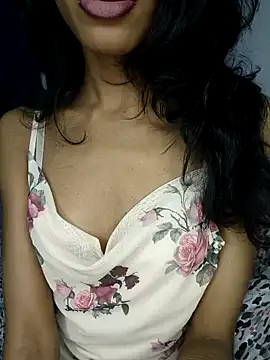 Snapshot of glam_goddess chatting on January 12, 1:21 am glam goddess online show from January 12, 1:21 am