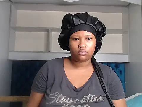 Snapshot of Zeeyonce696 chatting on January 24, 6:35 am Zeeyonce696 online show from January 24, 6:35 am