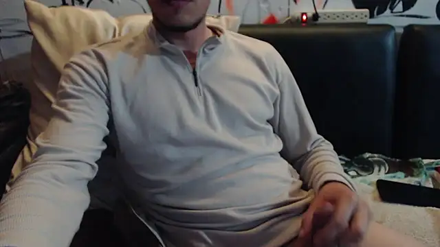 roystonee01 online show from February 7, 8:40 am