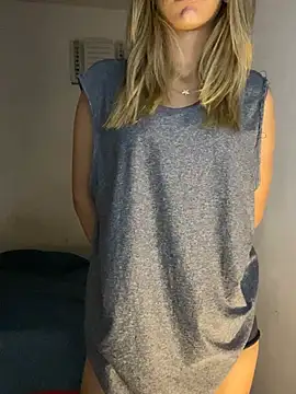 Snapshot of Carolinen chatting on January 15, 5:27 pm Carolinen online show from January 15, 5:27 pm