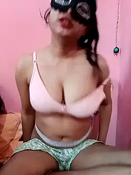 Snapshot of saviverma2024 chatting on March 5, 4:02 am saviverma2024 online show from March 5, 4:02 am