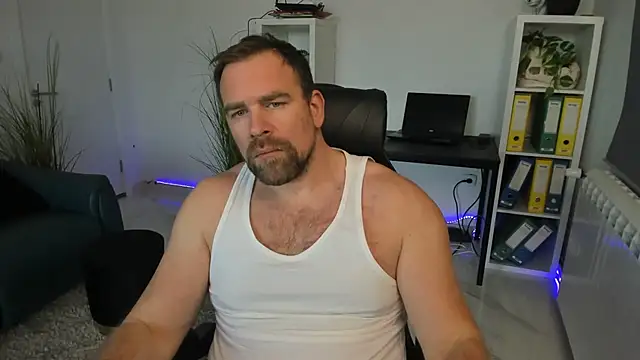 Snapshot of John-E-Dough chatting on November 25, 8:58 am John-E-Dough online show from November 25, 8:58 am