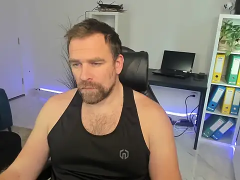 Snapshot of John-E-Dough chatting on December 4, 8:23 am John-E-Dough online show from December 4, 8:23 am