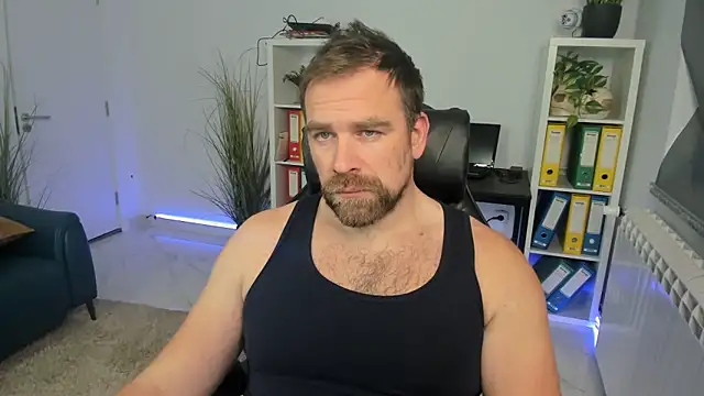 Snapshot of John-E-Dough chatting on December 5, 10:13 am John-E-Dough online show from December 5, 10:13 am