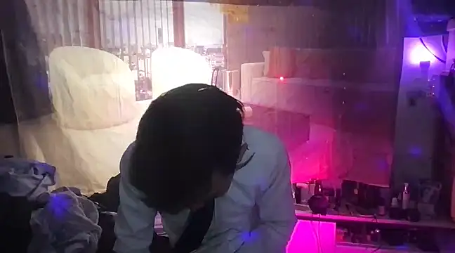 ex199212 online show from March 20, 3:23 am