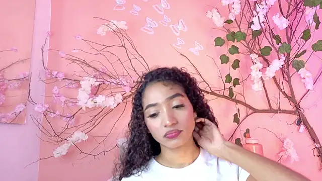 Snapshot of Charlotte_Love10 chatting on June 27, 12:22 pm Charlotte Love10 online show from June 27, 12:22 pm