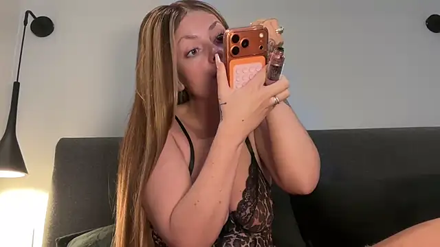 Leylah Linda online show from February 7, 8:23 pm