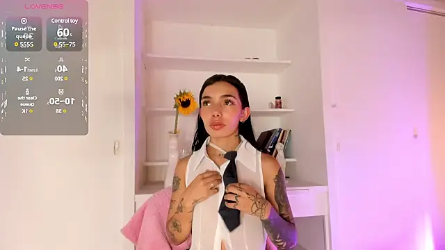 Snapshot of Mollymoon1 chatting on January 9, 10:09 pm Mollymoon1 online show from January 9, 10:09 pm