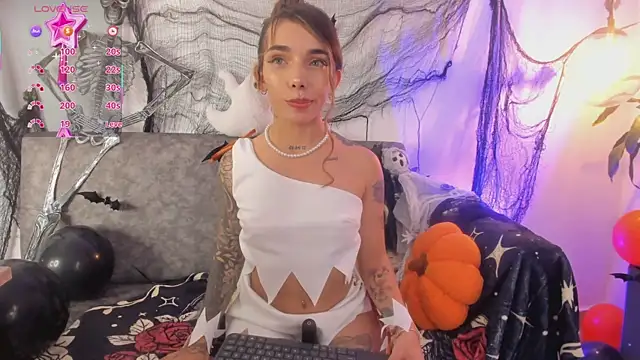 Snapshot of Mollymoon1 chatting on October 31, 9:16 pm Mollymoon1 online show from October 31, 9:16 pm