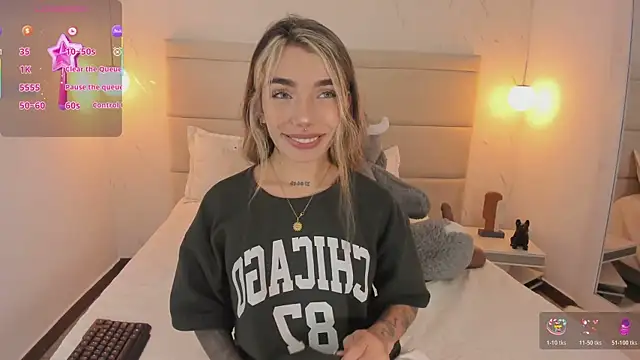 Snapshot of Mollymoon1 chatting on November 28, 8:22 pm Mollymoon1 online show from November 28, 8:22 pm