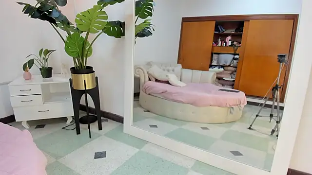 Mollymoon1 online show from February 3, 8:03 pm