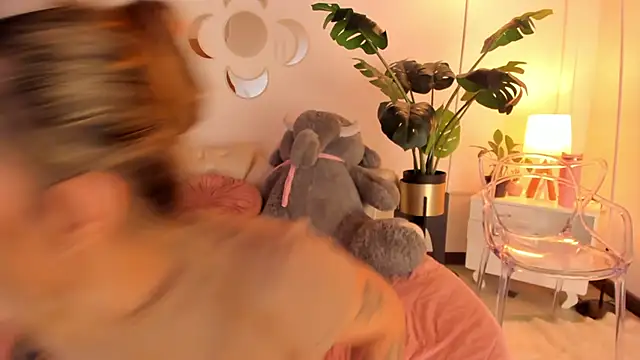 Mollymoon1 online show from February 14, 7:54 pm