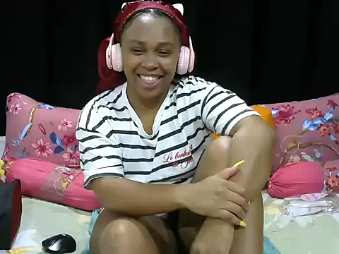 Pearl 00 online show from June 2, 7:49 pm