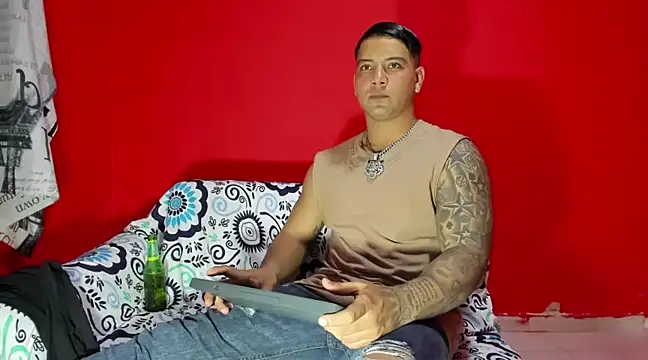 Snapshot of paul_luis chatting on February 21, 2:28 am paul luis online show from February 21, 2:28 am