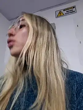 Scarlett Khan online show from February 22, 6:06 am