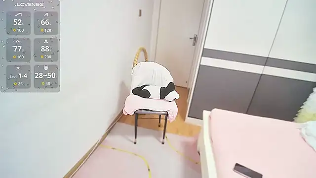 Snapshot of CN-Shanshan chatting on April 7, 1:33 pm CN-Shanshan online show from April 7, 1:33 pm