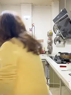 Snapshot of CN-Shanshan chatting on April 10, 12:49 am CN-Shanshan online show from April 10, 12:49 am