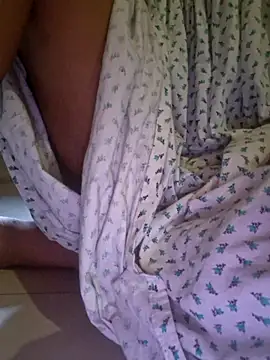 Snapshot of Melody_Shyla chatting on September 14, 12:21 am Melody Shyla online show from September 14, 12:21 am