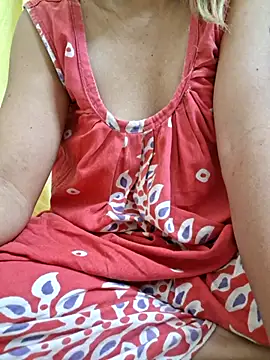 Snapshot of Melody_Shyla chatting on October 29, 11:17 pm Melody Shyla online show from October 29, 11:17 pm