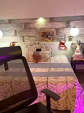 Alisha-Bond online show from December 2, 11:18 pm