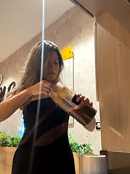 Alisha-Bond online show from October 7, 6:05 pm