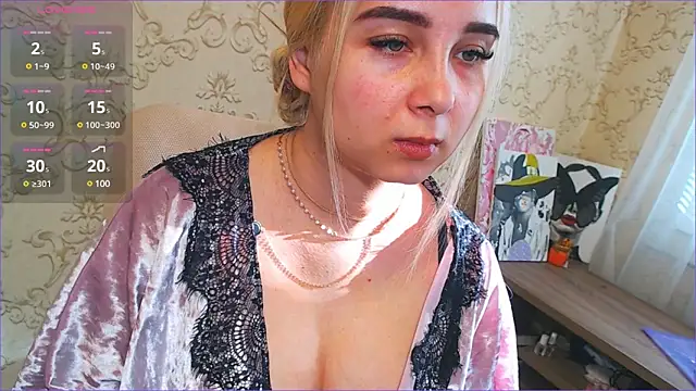 Snapshot of DolphinDreams chatting on January 5, 10:10 am DolphinDreams online show from January 5, 10:10 am