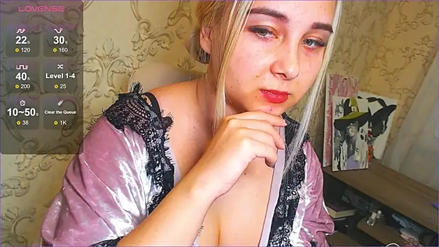 Snapshot of DolphinDreams chatting on January 15, 12:47 pm DolphinDreams online show from January 15, 12:47 pm