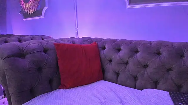 Snapshot of Lucy_Williiams chatting on December 9, 6:25 pm Lucy Williiams online show from December 9, 6:25 pm