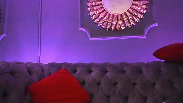 Snapshot of Lucy_Williiams chatting on December 11, 11:21 pm Lucy Williiams online show from December 11, 11:21 pm