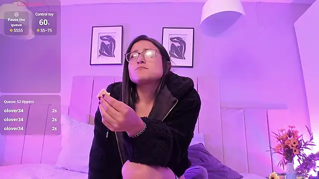 Snapshot of Lucy_Williiams chatting on January 30, 9:04 am Lucy Williiams online show from January 30, 9:04 am