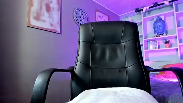 Snapshot of Lucy_Williiams chatting on March 9, 12:21 am Lucy Williiams online show from March 9, 12:21 am