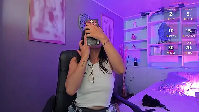 Snapshot of Lucy_Williiams chatting on March 15, 7:59 pm Lucy Williiams online show from March 15, 7:59 pm