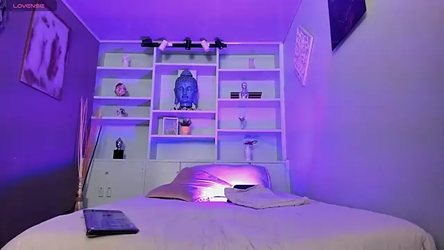 Snapshot of Lucy_Williiams chatting on March 19, 7:27 pm Lucy Williiams online show from March 19, 7:27 pm