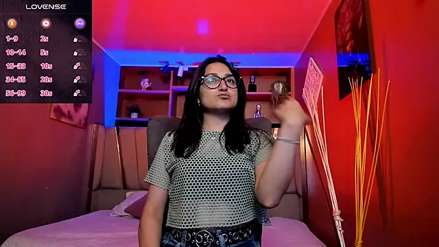 Snapshot of Lucy_Williiams chatting on November 10, 11:31 am Lucy Williiams online show from November 10, 11:31 am