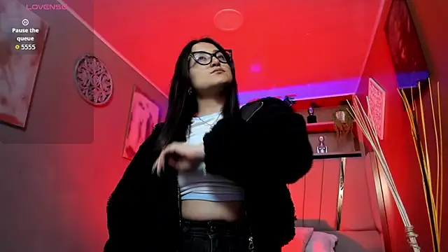 Snapshot of Lucy_Williiams chatting on November 13, 11:31 am Lucy Williiams online show from November 13, 11:31 am