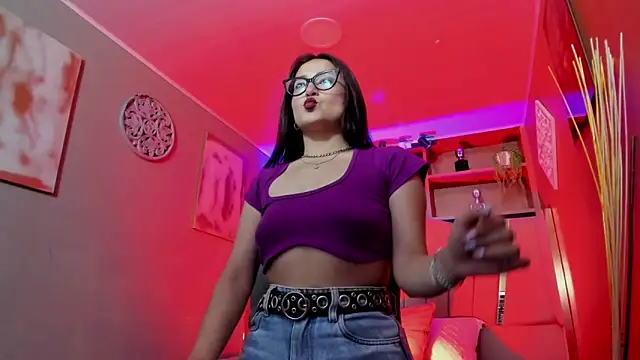 Snapshot of Lucy_Williiams chatting on November 29, 11:13 am Lucy Williiams online show from November 29, 11:13 am