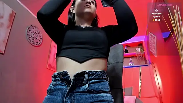 Snapshot of Lucy_Williiams chatting on December 2, 11:59 am Lucy Williiams online show from December 2, 11:59 am