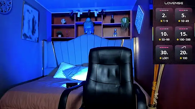 Snapshot of Lucy_Williiams chatting on December 5, 11:52 am Lucy Williiams online show from December 5, 11:52 am