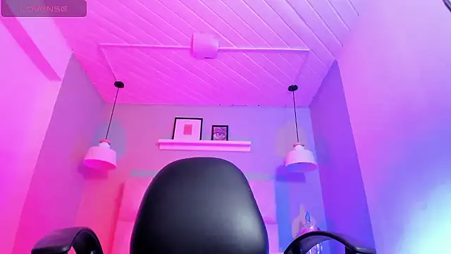 Snapshot of Lucy_Williiams chatting on January 14, 7:30 pm Lucy Williiams online show from January 14, 7:30 pm