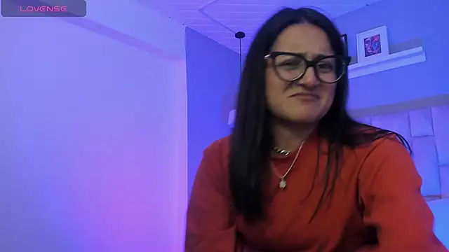 Lucy Williiams online show from February 7, 7:50 pm