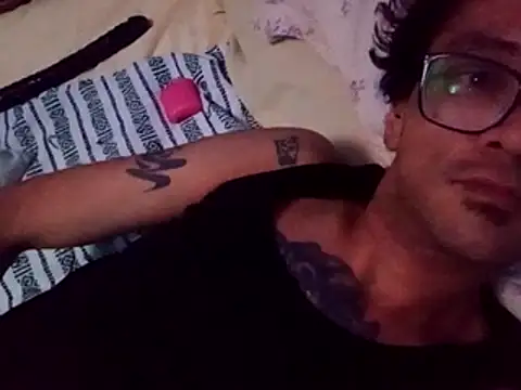 Snapshot of ohyoguirivay chatting on January 15, 11:26 am ohyoguirivay online show from January 15, 11:26 am