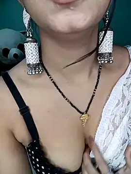 Snapshot of Diamond_queeen chatting on February 16, 12:21 pm Diamond queeen online show from February 16, 12:21 pm