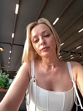 Diamond Bunny  online show from May 11, 4:04 pm