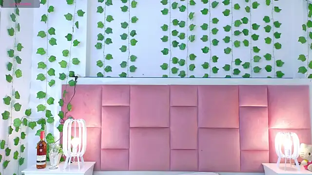 Snapshot of kaily_sweet1 chatting on March 22, 11:13 am kaily sweet1 online show from March 22, 11:13 am