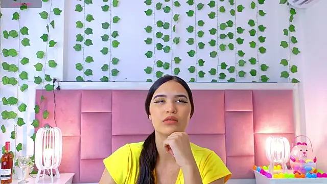 Snapshot of kaily_sweet1 chatting on April 6, 11:22 am kaily sweet1 online show from April 6, 11:22 am