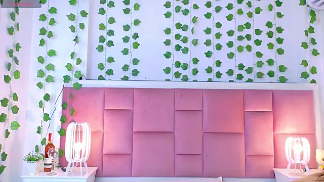 Snapshot of kaily_sweet1 chatting on July 8, 11:15 am kaily sweet1 online show from July 8, 11:15 am