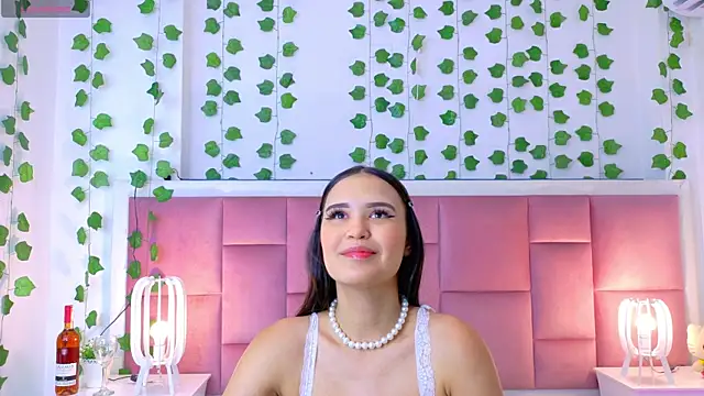 Snapshot of kaily_sweet1 chatting on July 11, 11:24 am kaily sweet1 online show from July 11, 11:24 am